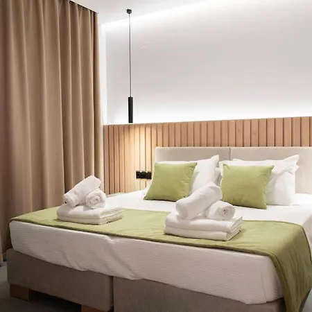 Apollonian Luxury * Loutrá Elevtherón